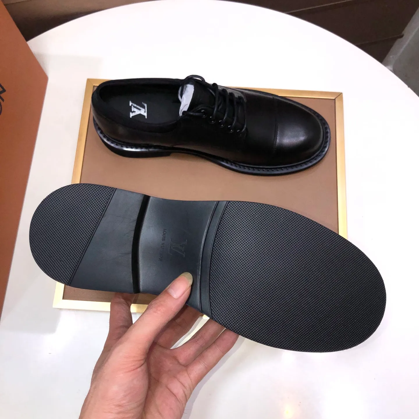 Men's men's shoes 💰660💰[LOUIS VUITTON] (original order) new style 🍀LV Louis Vuitton * - top version of LV classic leather shoes! Made of imported original single cowhide, original leather side strips and wear-resistant rubber outsole! High quality products! Code number 39-44 (38.45 customized)